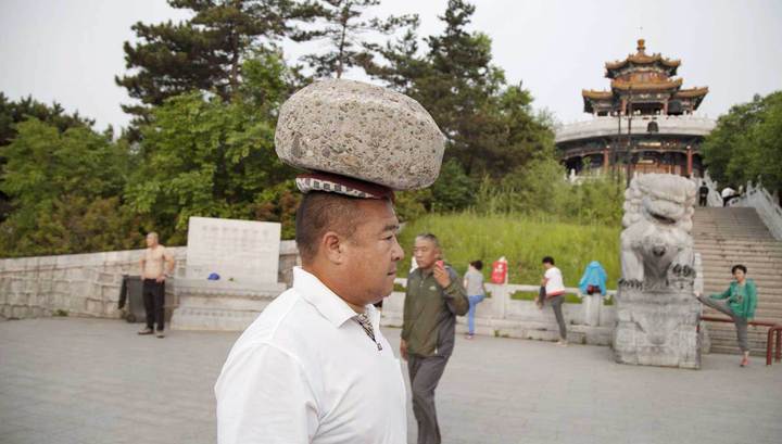 40 кг чулууг дөрвөн жил толгой дээрээ тавин явжээ